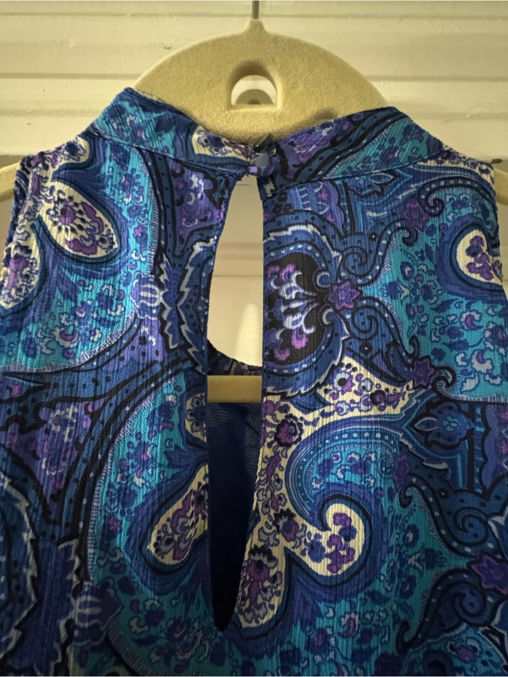 Mossimo Womenβs Blue Paisley Sleeveless Blouse with Ruffles Size Large - Picture 3 of 4
